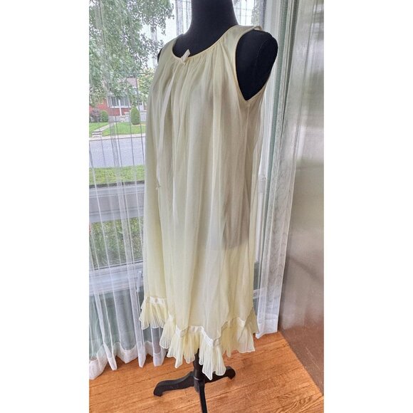 Vintage 1960s babydoll, yellow sheer negligee, sleeveless nightgown - Picture 2 of 7